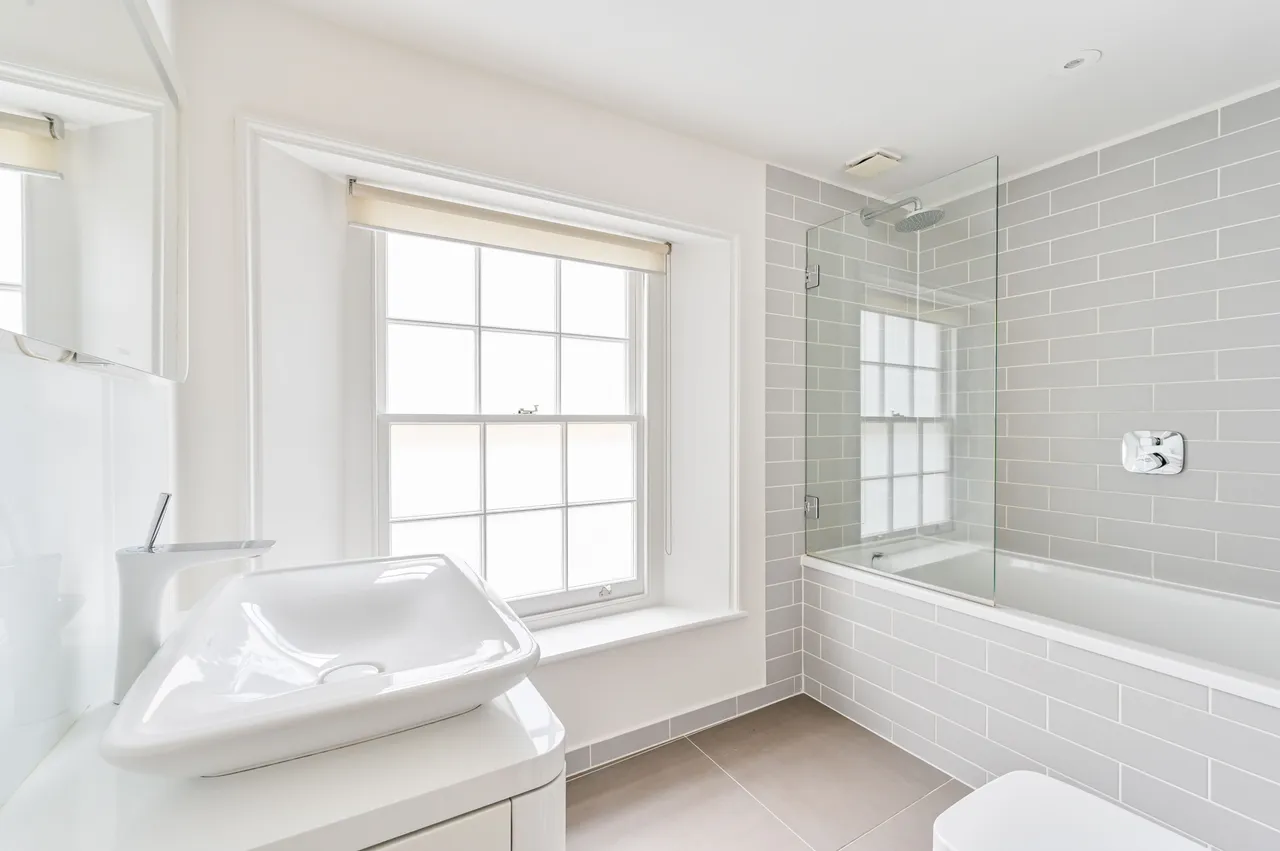12 Colville Place, London, photo 9