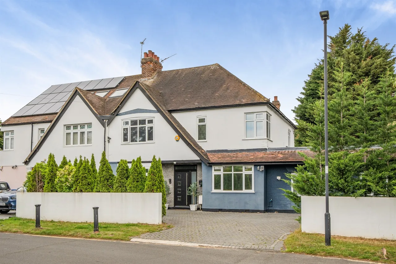 4 bed house for sale, The Ridgeway, Enfield, EN2