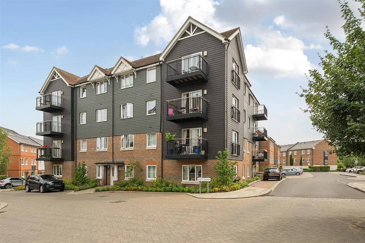 1 bed flat for sale, Eden Road, Dunton Green, TN14