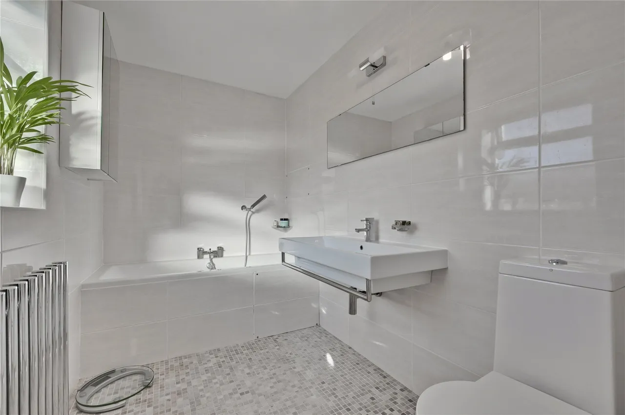 Oatlands Chase, Weybridge, Surrey, KT13, photo 7
