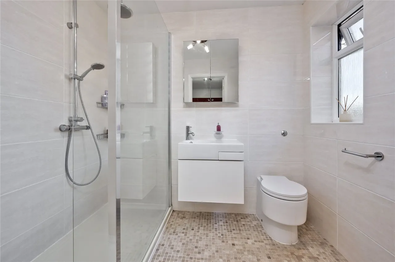 Oatlands Chase, Weybridge, Surrey, KT13, photo 8