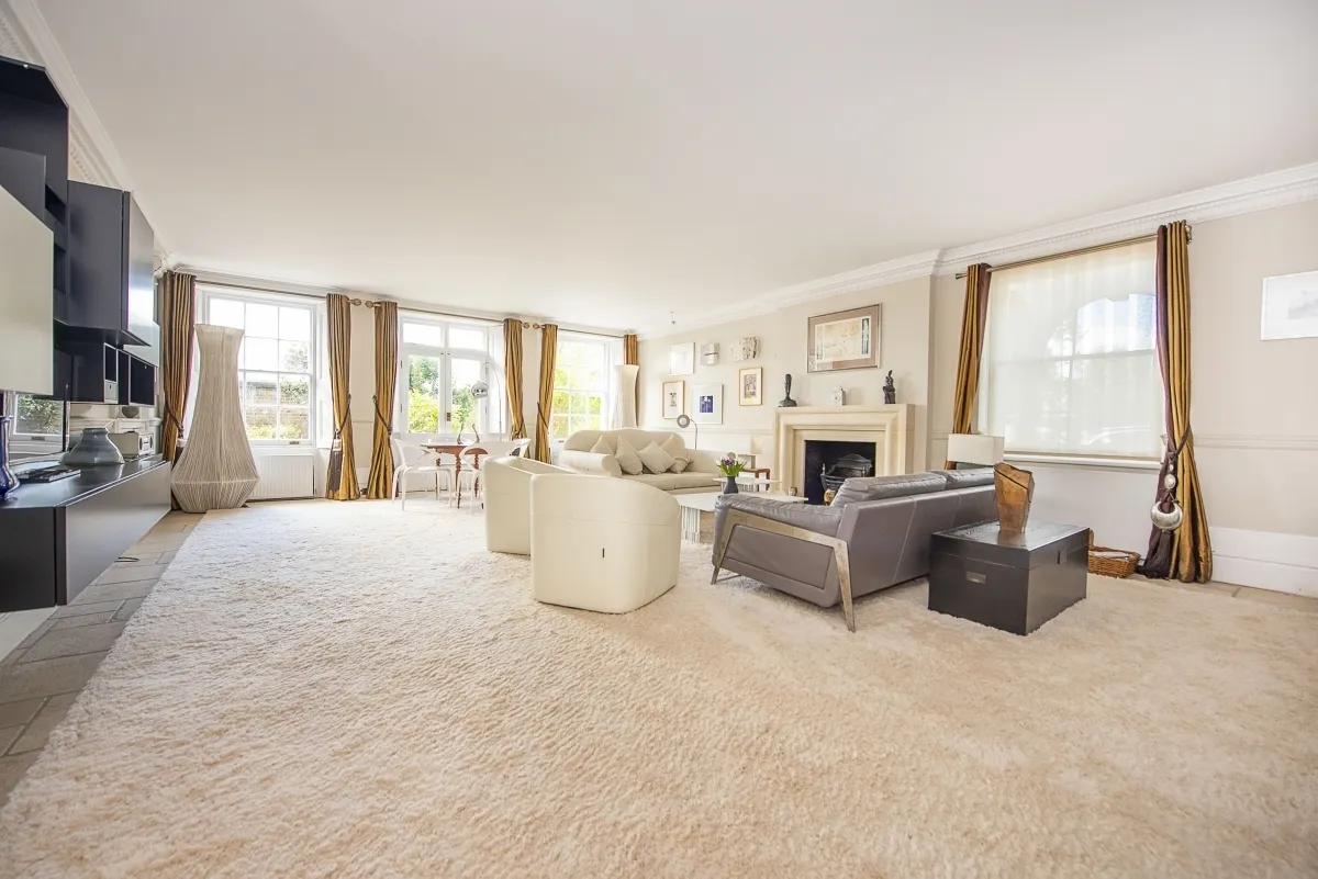 Hampton Court Road, Hampton, TW12, photo 2