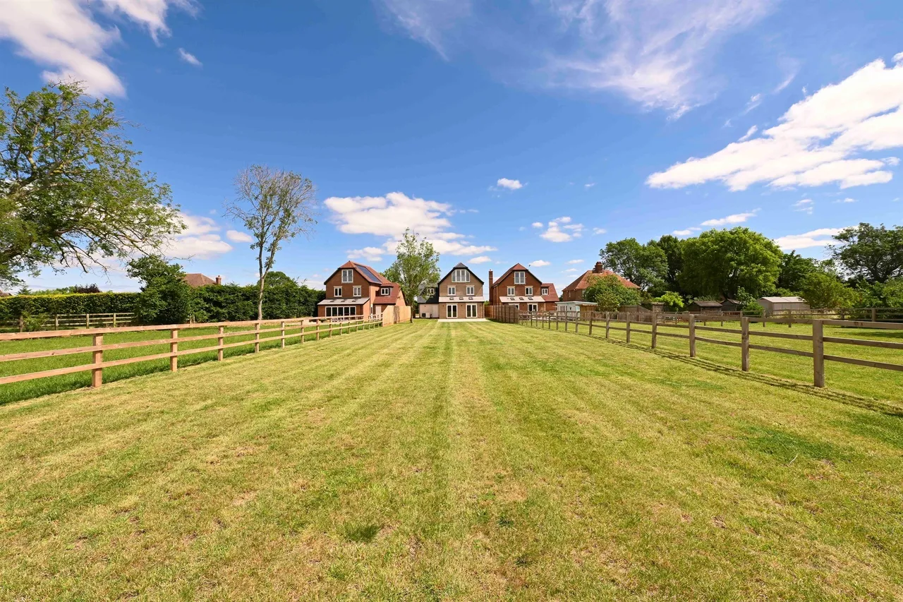 Chandlers Mews, Long Marston, HP23, photo 16