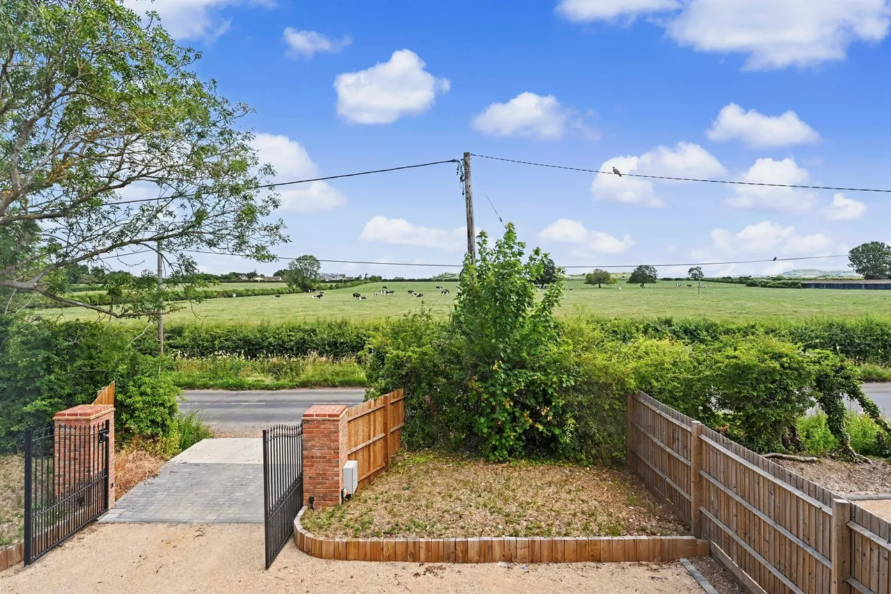Chandlers Mews, Long Marston, HP23, photo 15