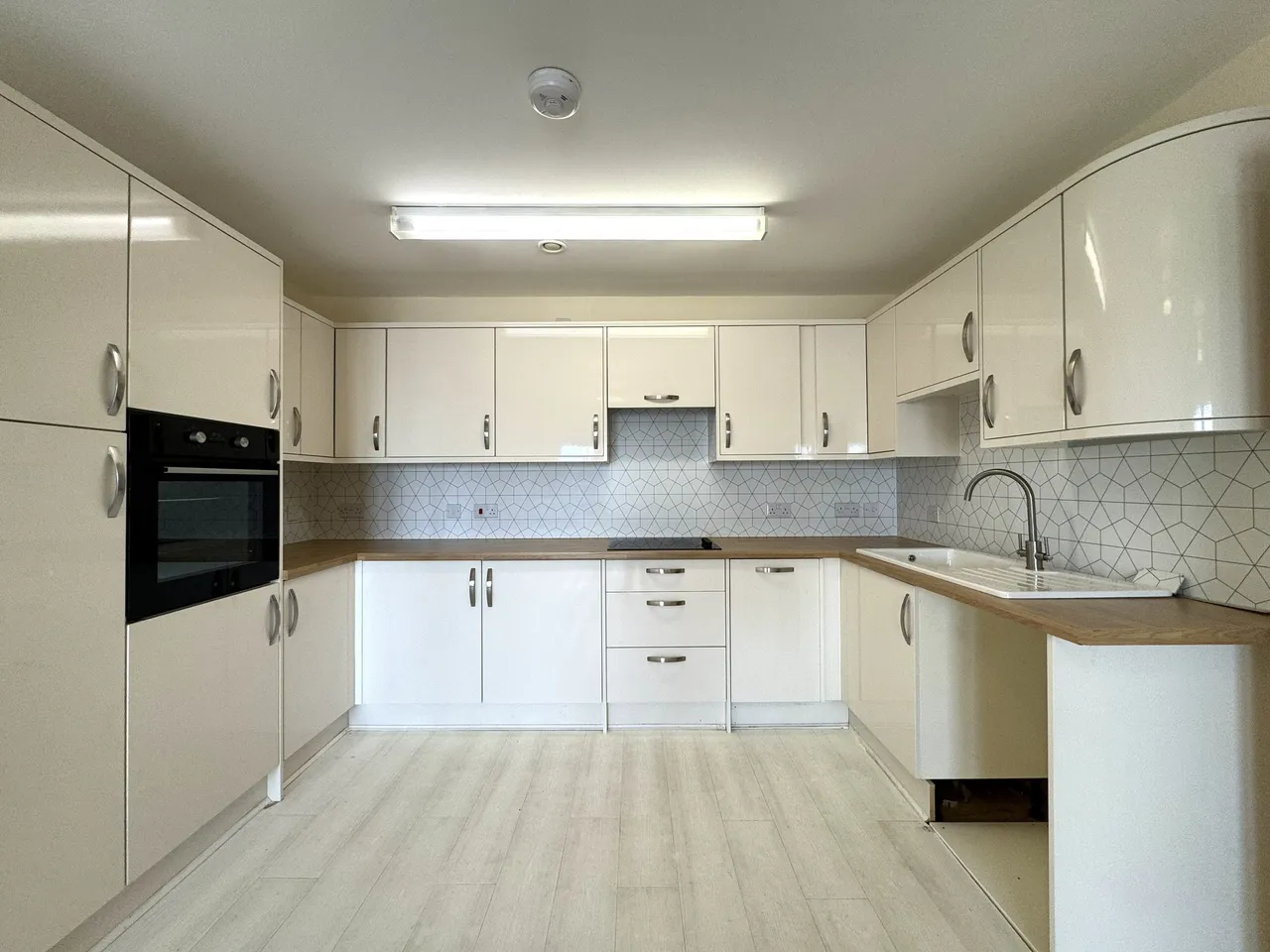 Lamberts Road, Swansea, West Glamorgan, SA1 8QW, photo 3
