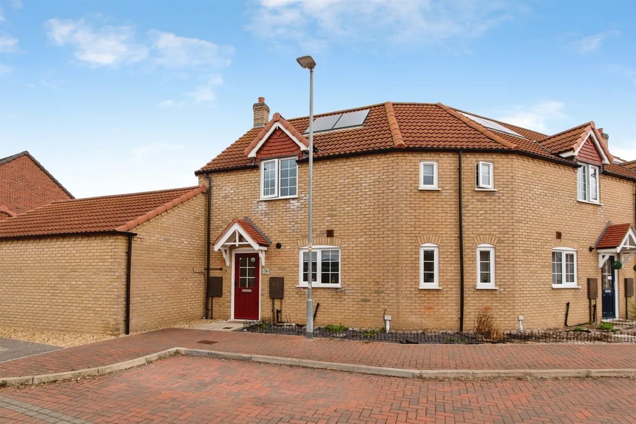 2 bed house for sale — Curtis Drive, Coningsby, Lincoln