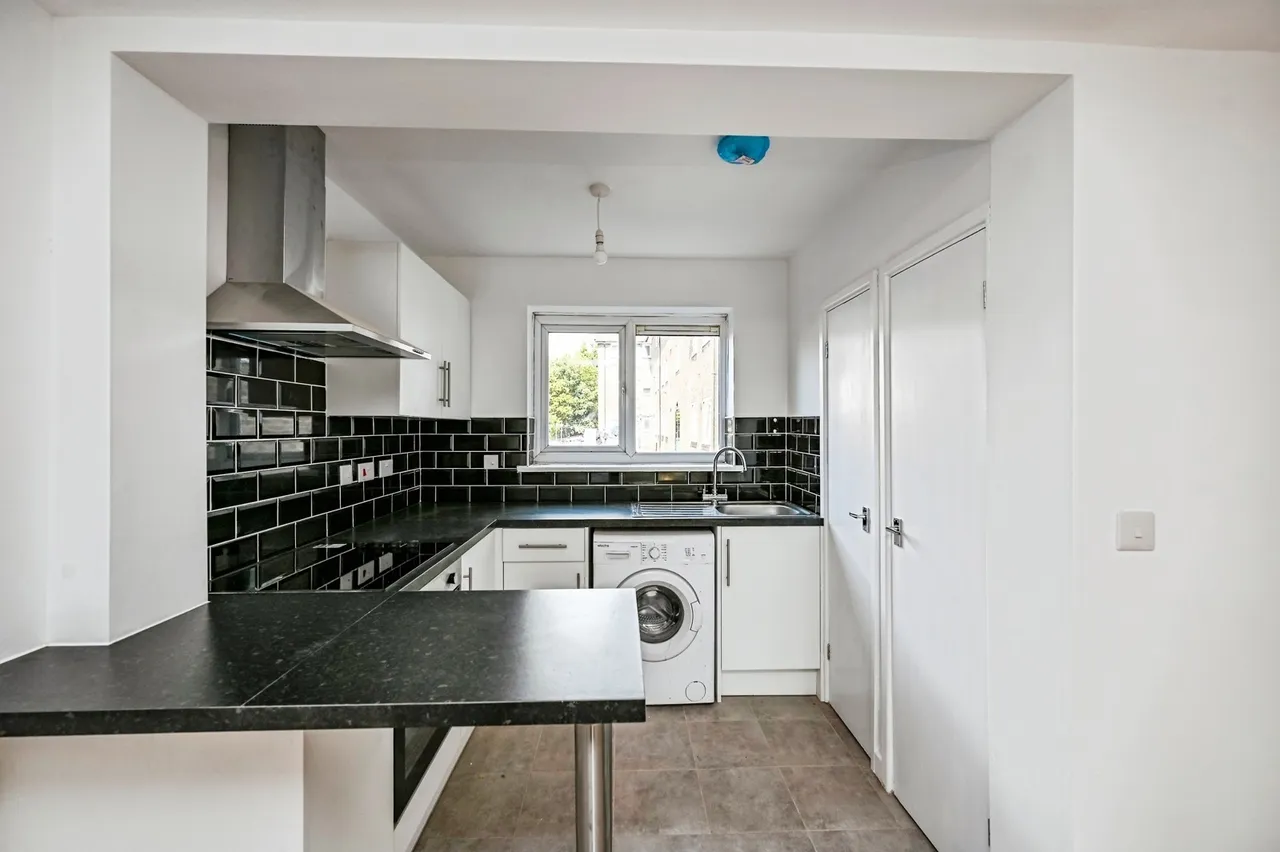 Ivy Avenue, Liverpool, L19, photo 5