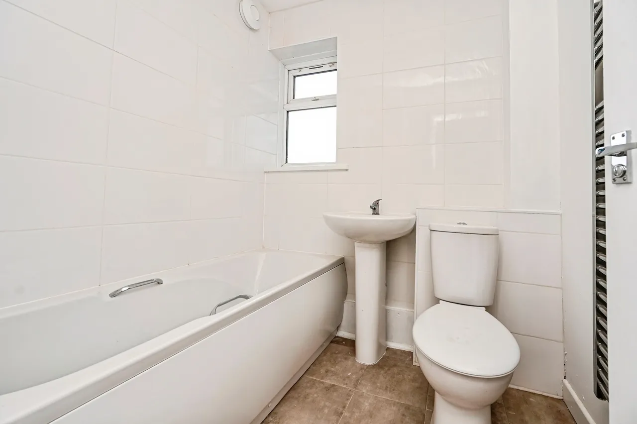 Ivy Avenue, Liverpool, L19, photo 13