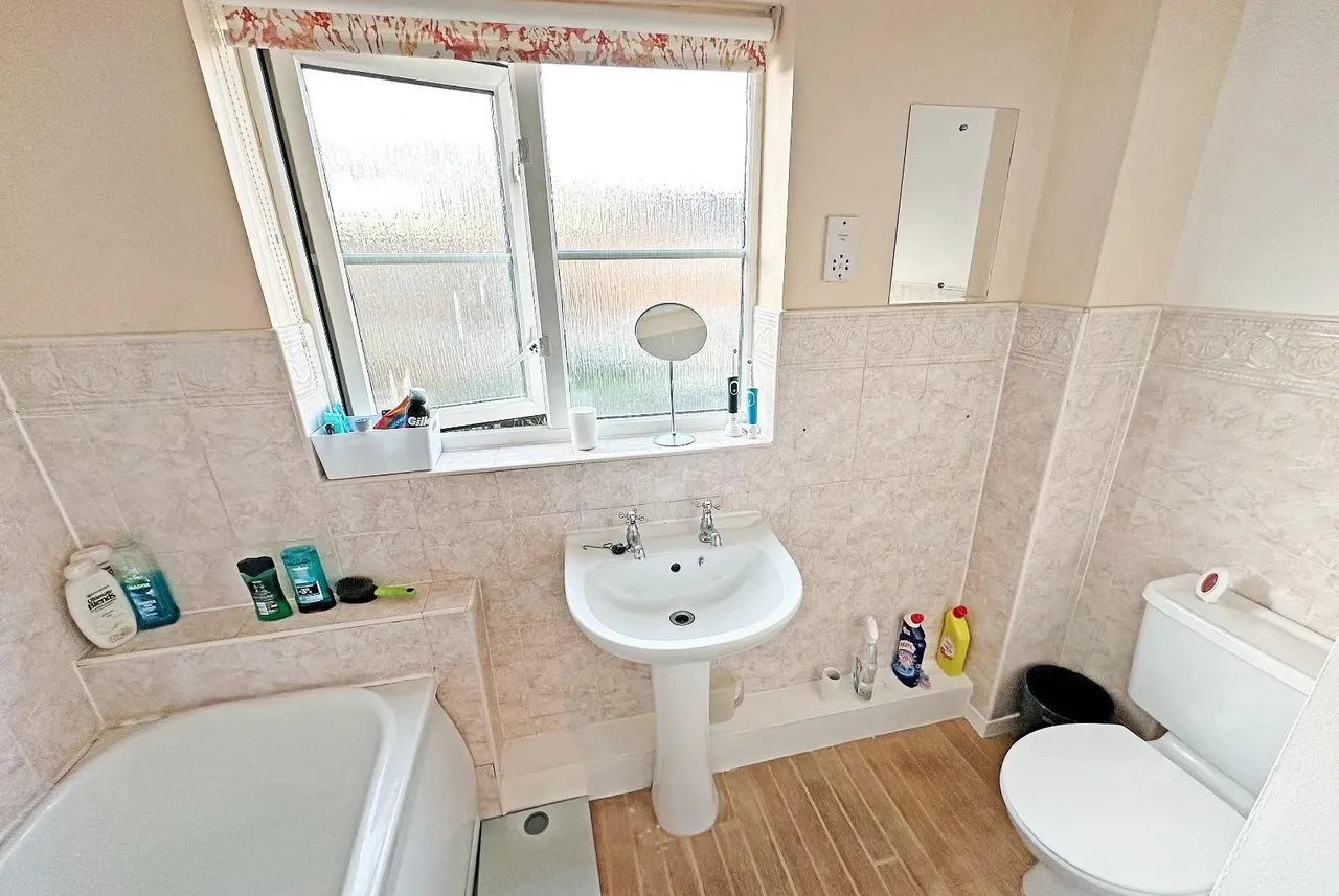 Inglesham Close, Baguley, Manchester M23 1LQ, photo 17