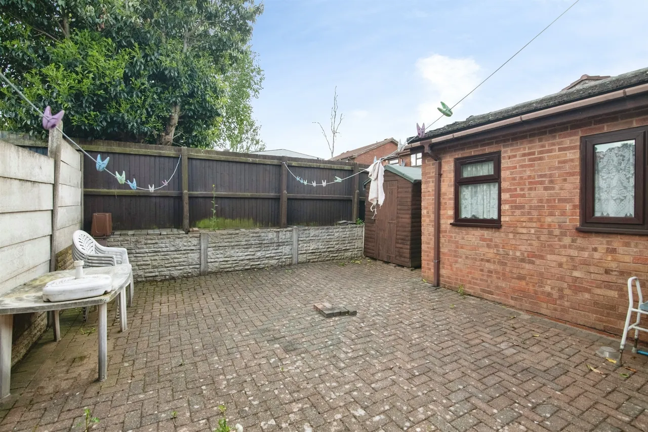 Gladstone Street, West Bromwich, photo 11