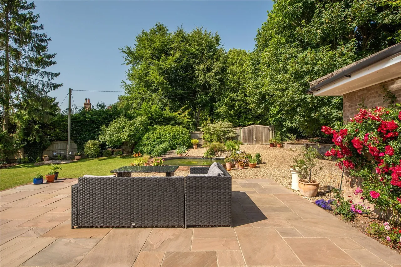 The Coombe, Betchworth, RH3, photo 4