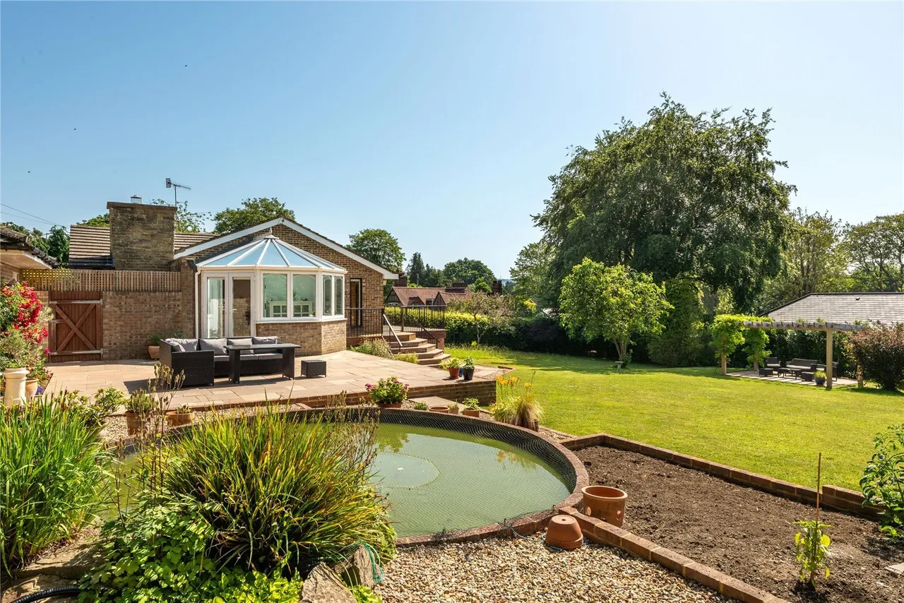 The Coombe, Betchworth, RH3, photo 5