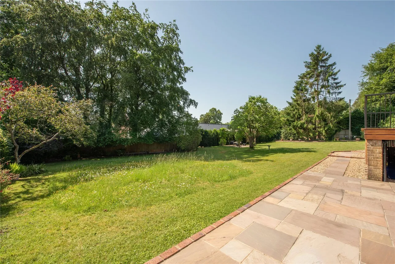 The Coombe, Betchworth, RH3, photo 15