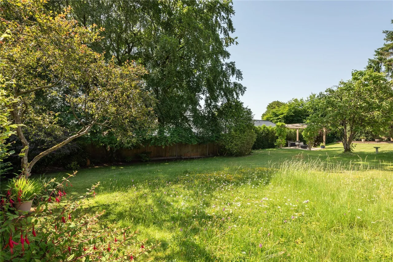 The Coombe, Betchworth, RH3, photo 19