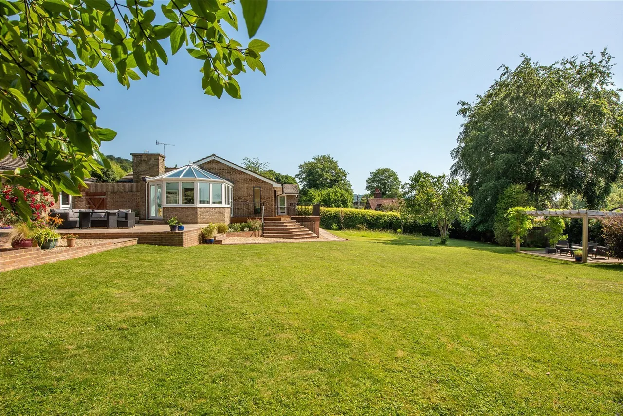 The Coombe, Betchworth, RH3, photo 6