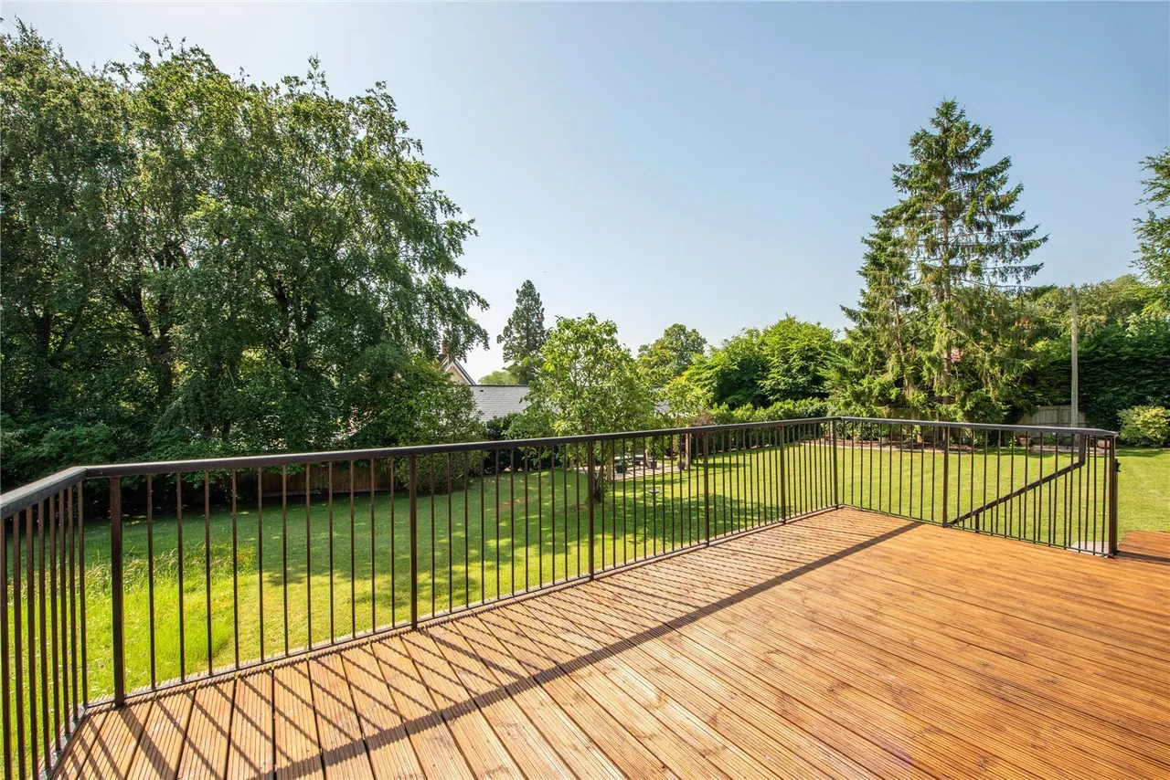 The Coombe, Betchworth, RH3, photo 17