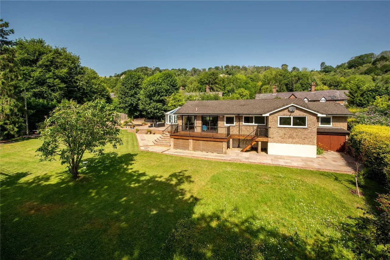 The Coombe, Betchworth, RH3, photo 24