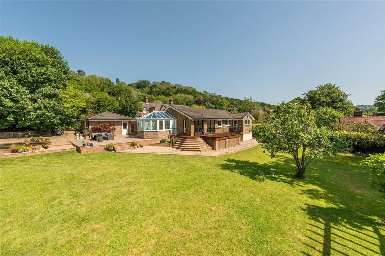 The Coombe, Betchworth, RH3, photo 21
