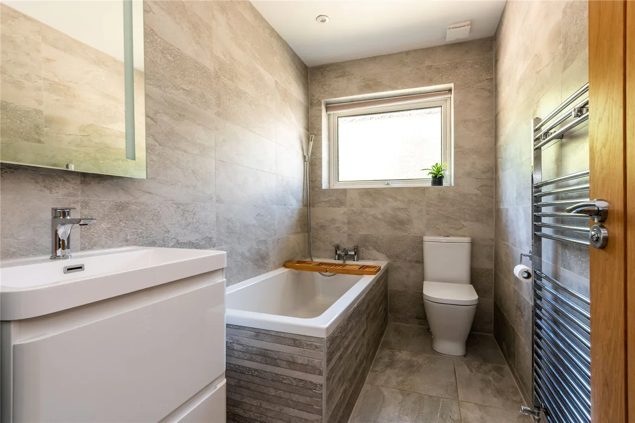 The Coombe, Betchworth, RH3, photo 23