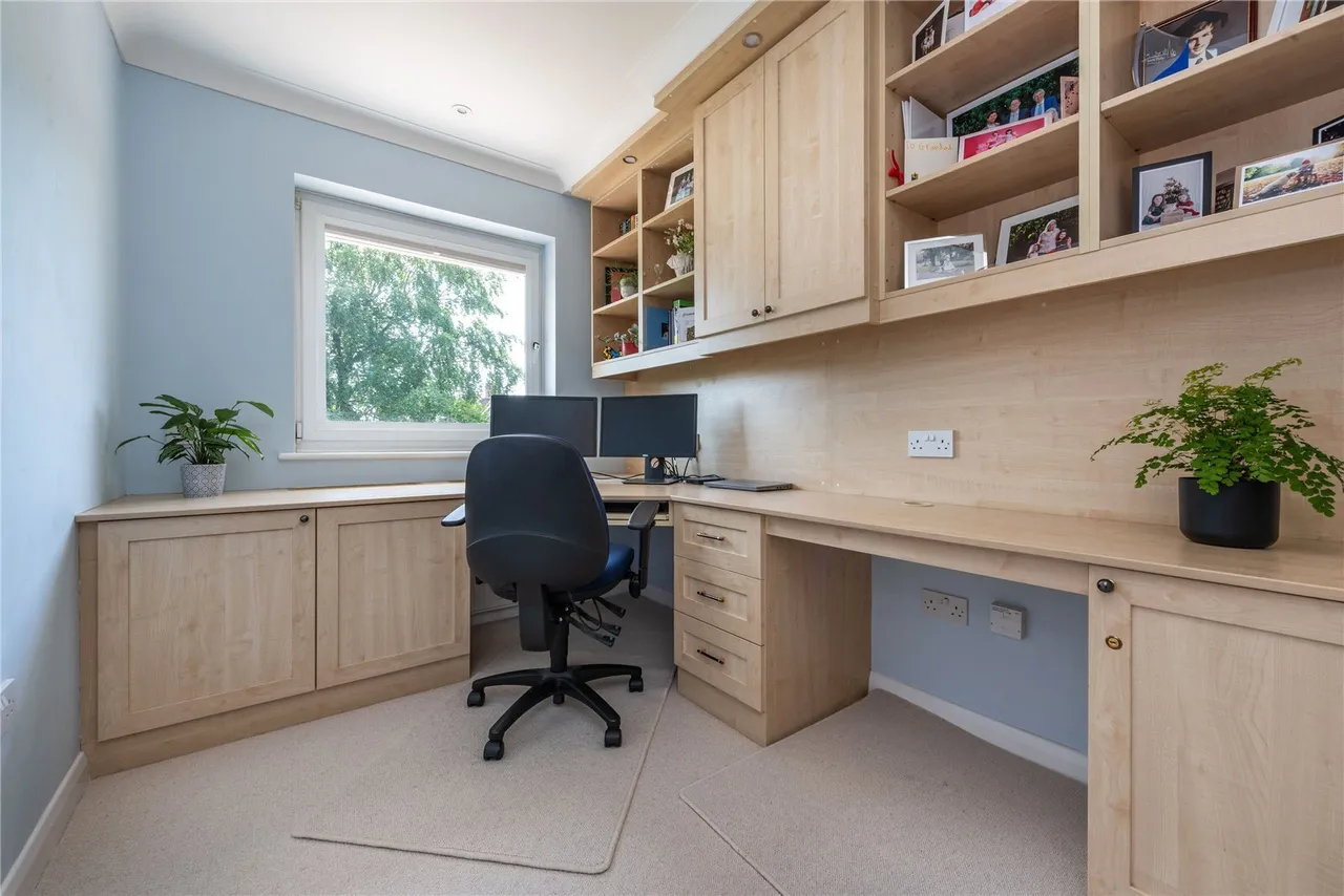 The Coombe, Betchworth, RH3, photo 14