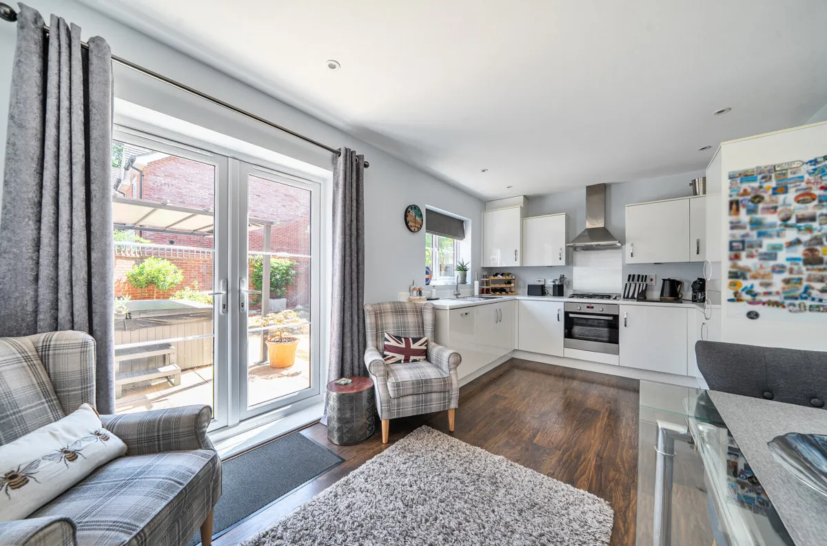 Billingshurst, RH14 9TD, photo 3