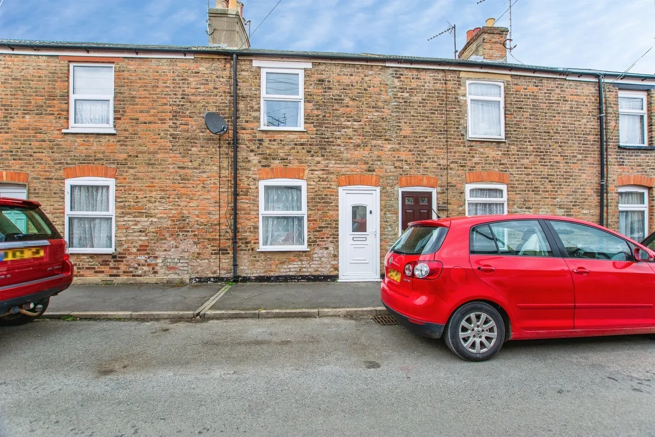 2 bed house for sale — Queen Street, Sutton Bridge, Spalding