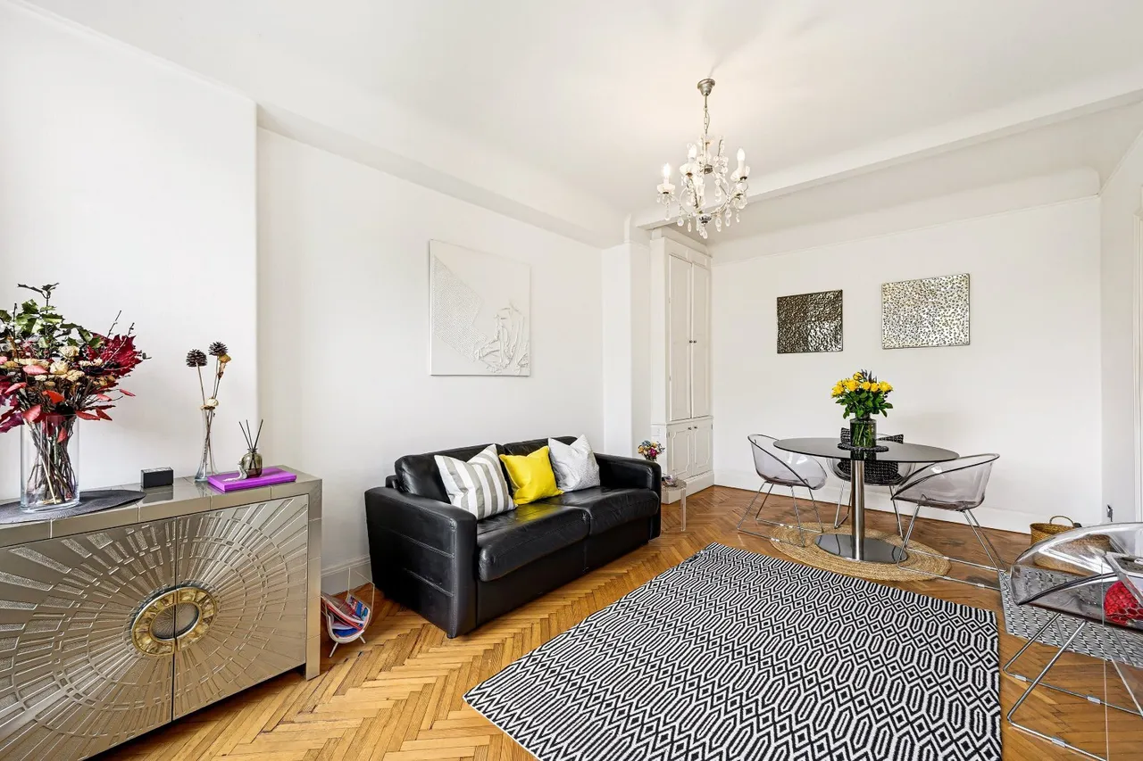 Queens Court, Queensway, W2, photo 8