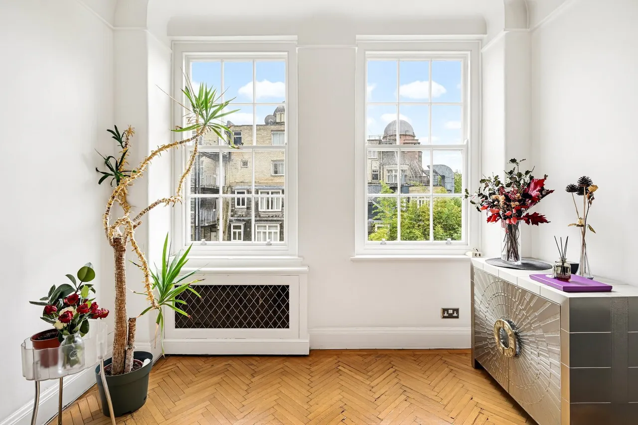 Queens Court, Queensway, W2, photo 11
