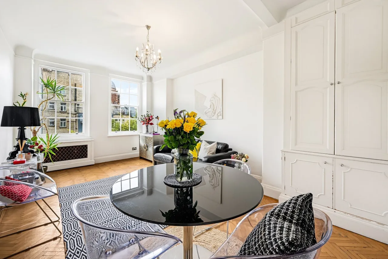 Queens Court, Queensway, W2, photo 10
