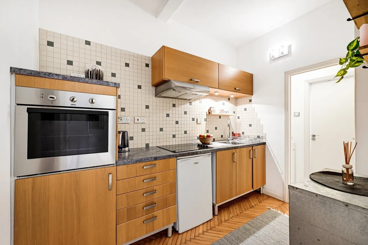 Queens Court, Queensway, W2, photo 5