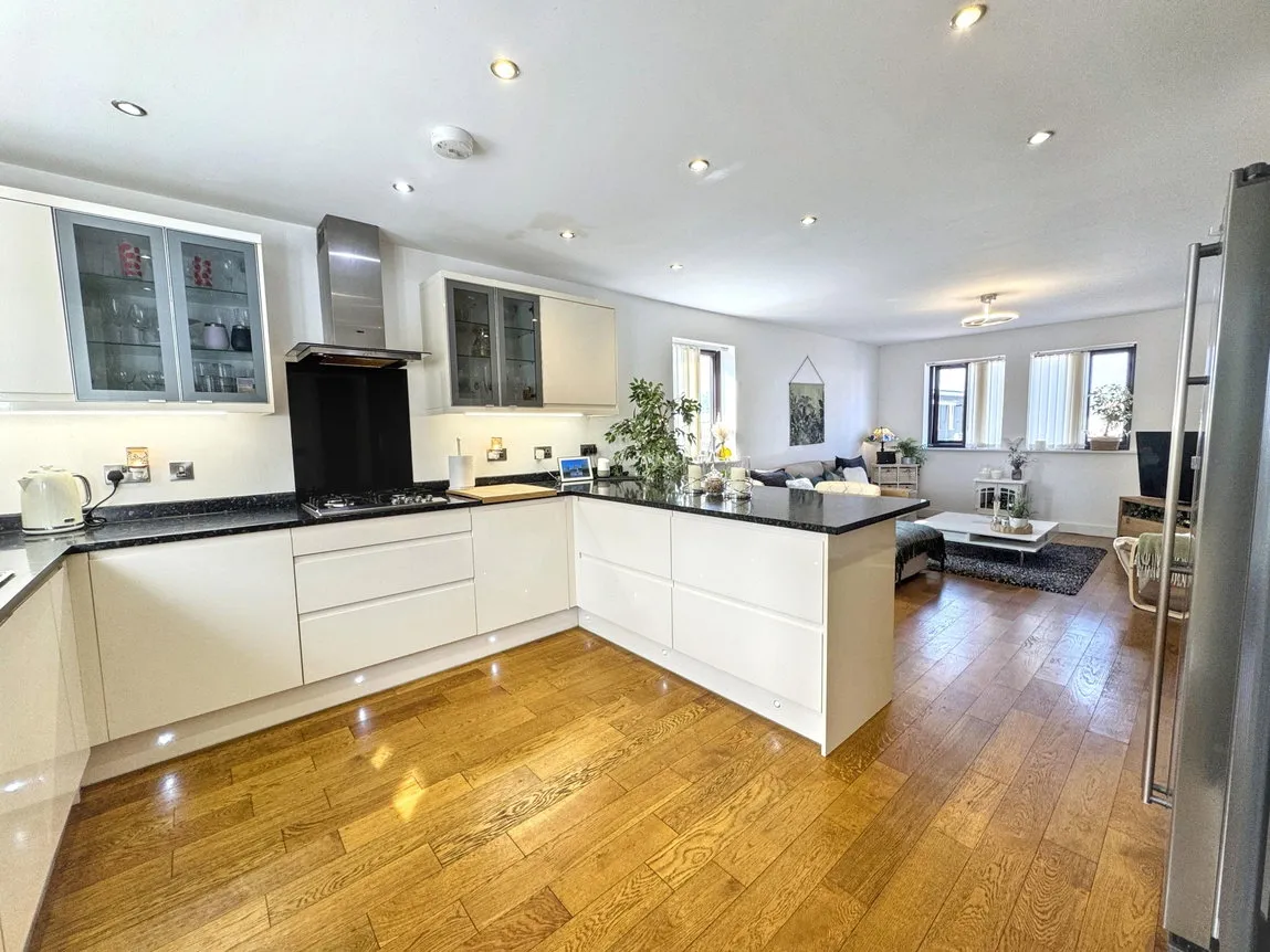 Holywell Crescent, Kinmel Bay, Conwy, LL18 5HP, photo 3
