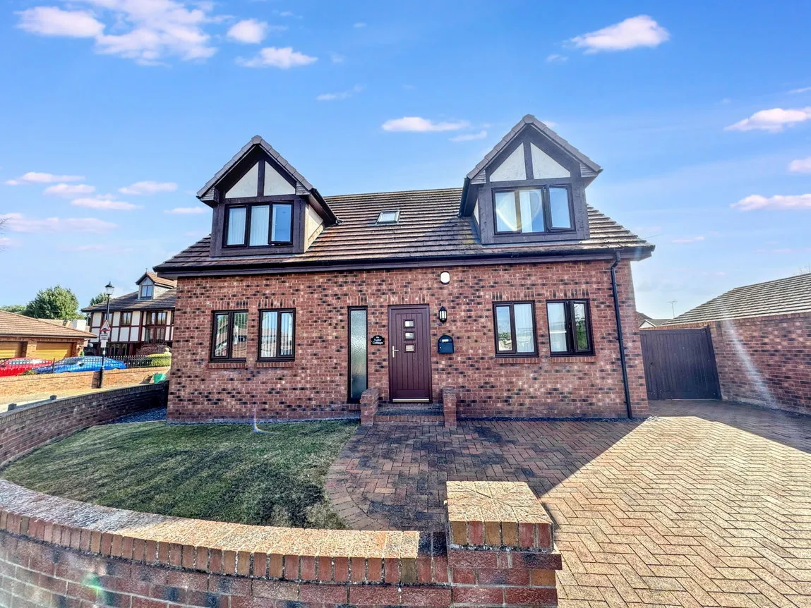 4 bed house for sale — Holywell Crescent, Kinmel Bay, Conwy, LL18 5HP