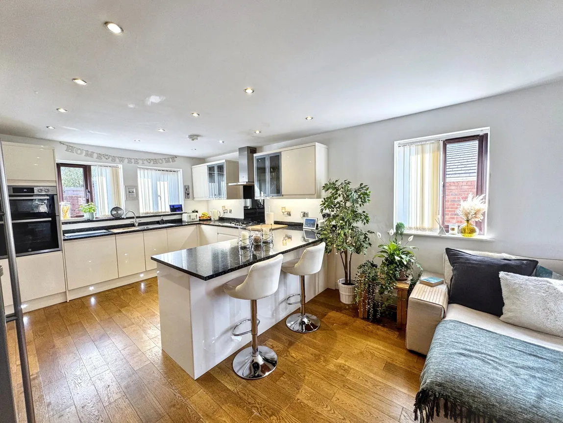 Holywell Crescent, Kinmel Bay, Conwy, LL18 5HP, photo 7