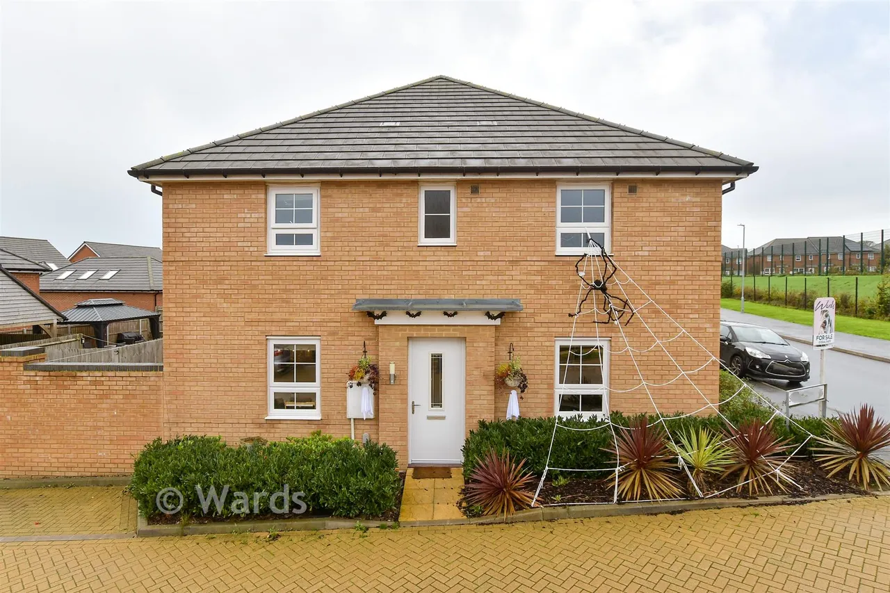 3 bed house for sale, Skylark Lane, Whitfield, CT16