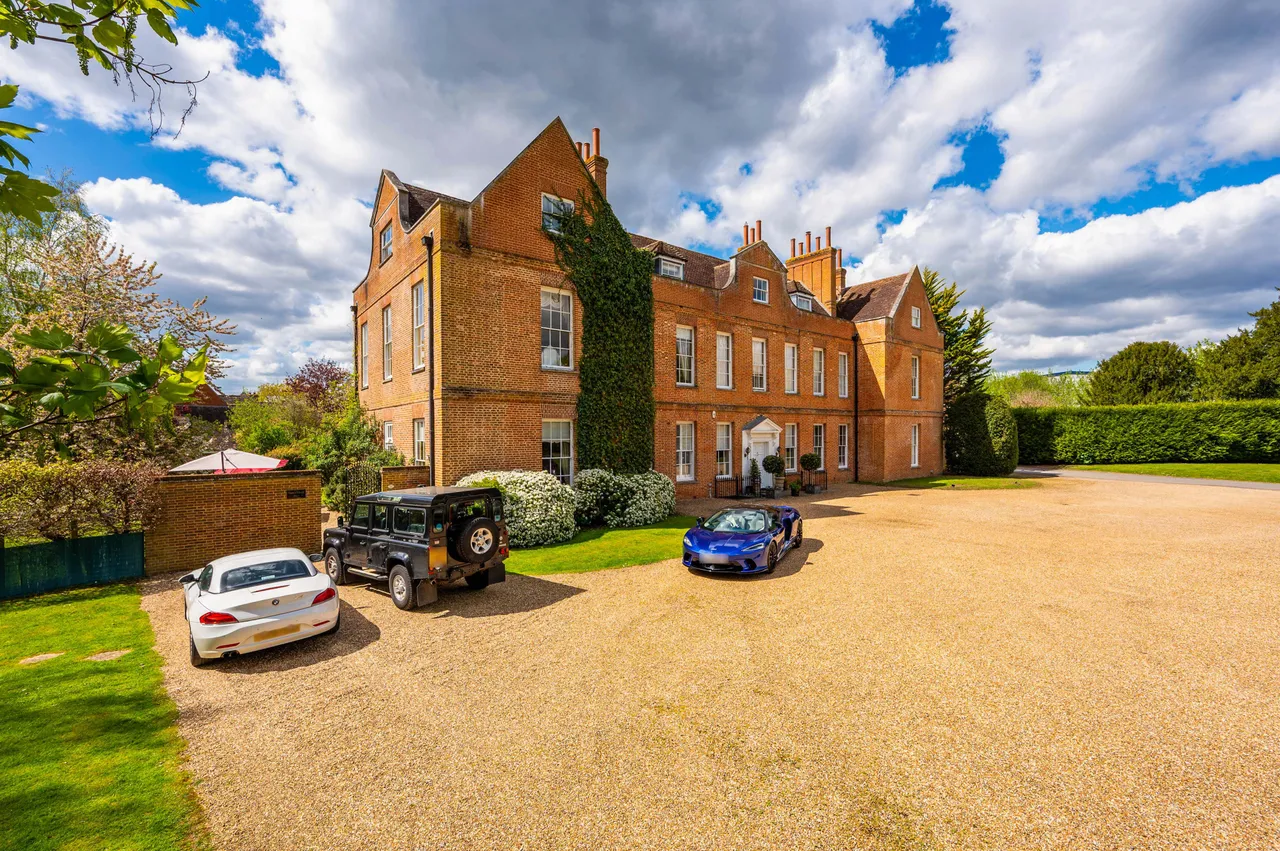 5 bed house for sale — Thomas Sheriff Place, Cobbett Hill Road, Guildford
