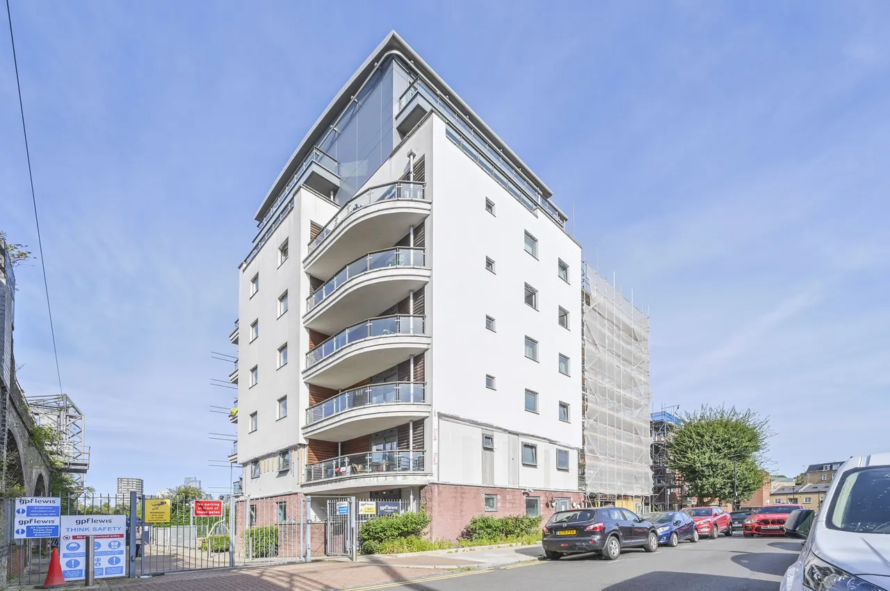 1 bed flat to rent — 24 Stylus House, Devonport Street, London