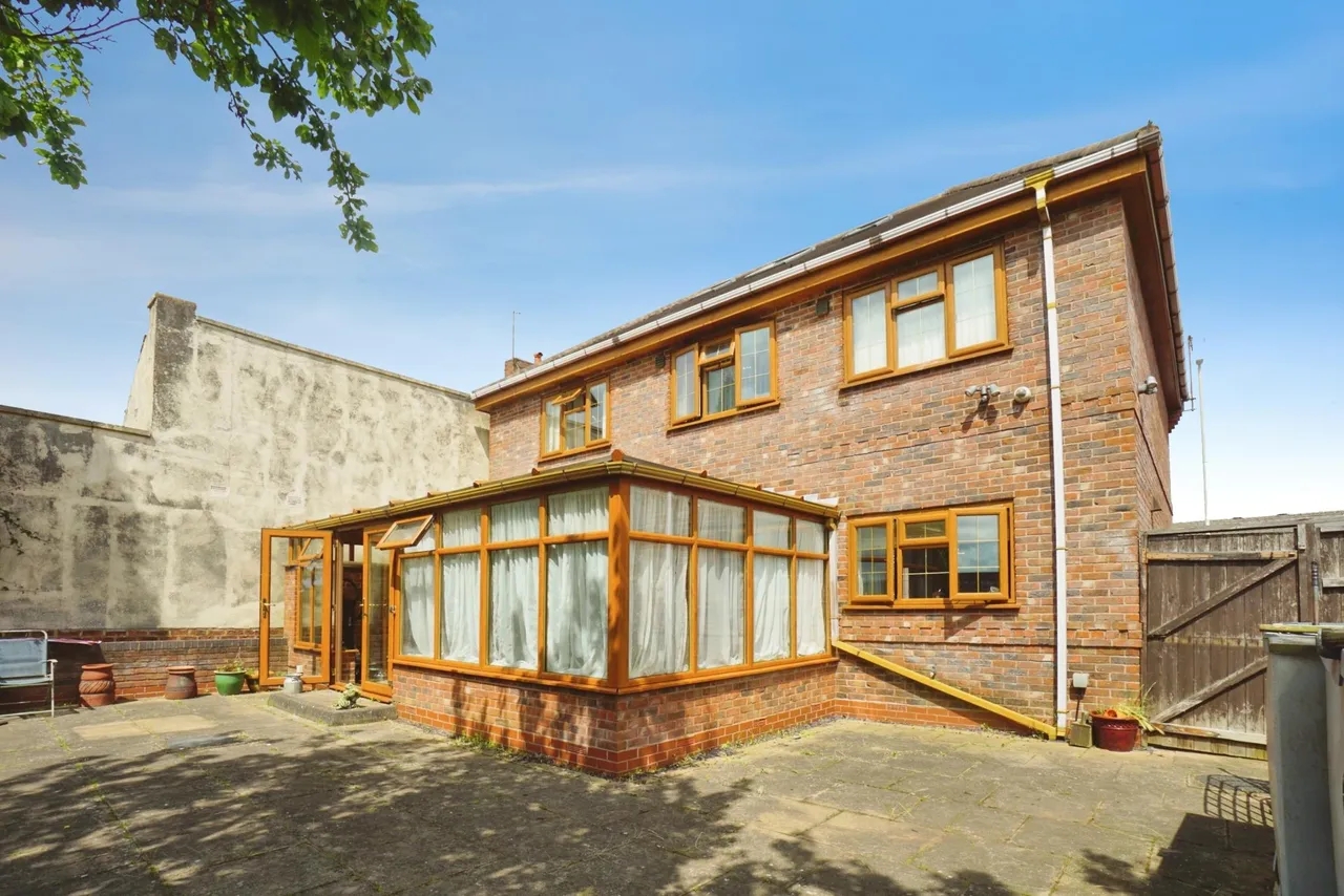 Clifton Street, Coseley, WV14, photo 25