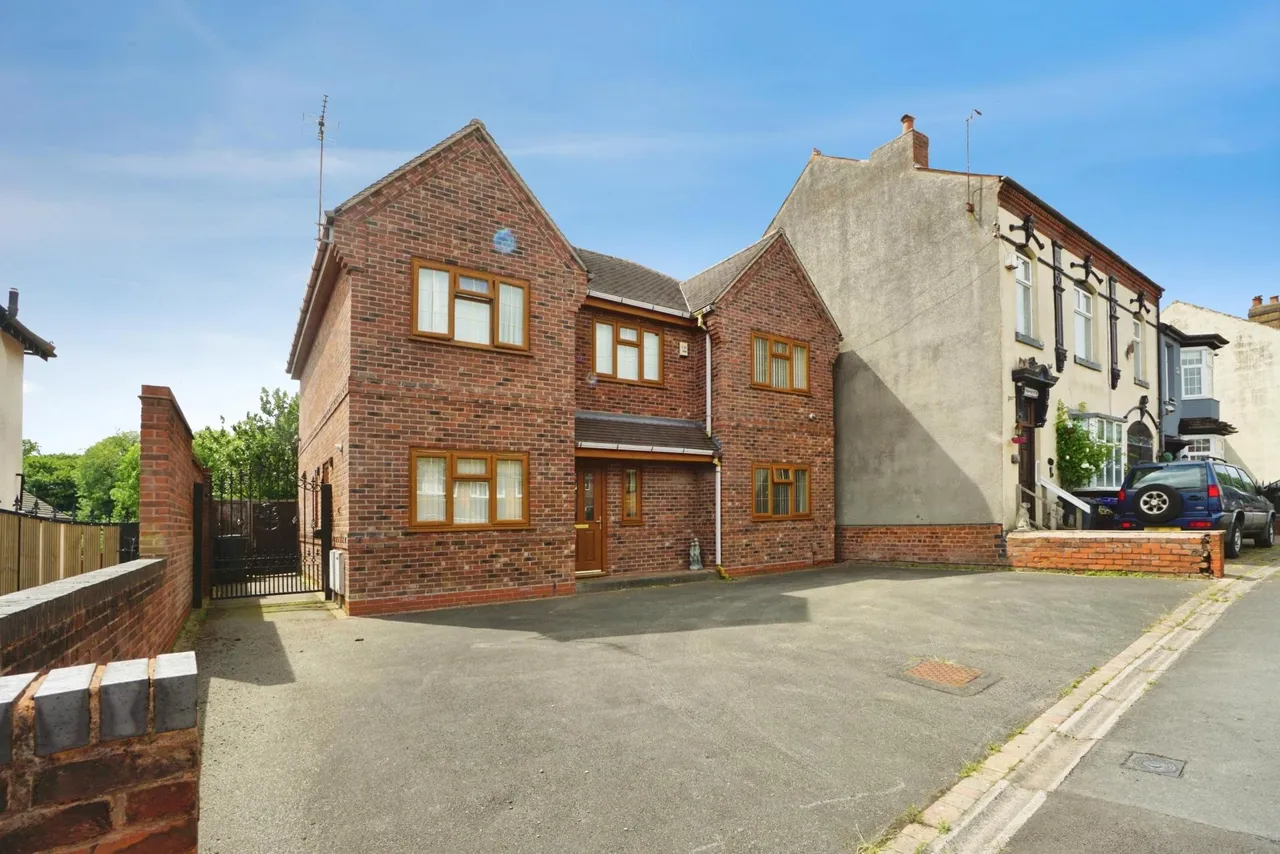 4 bed house for sale, Clifton Street, Coseley, WV14