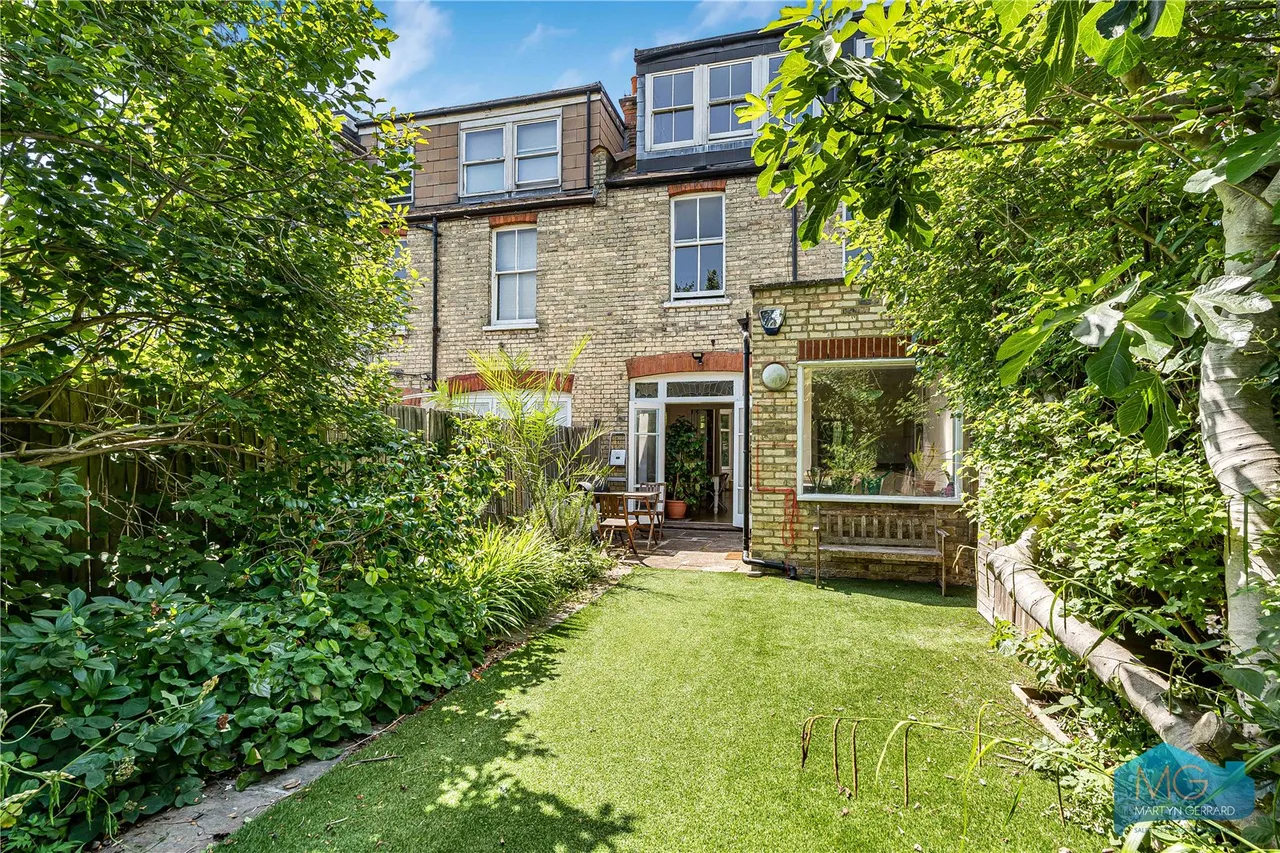Holdenhurst Avenue, London, N12, photo 27