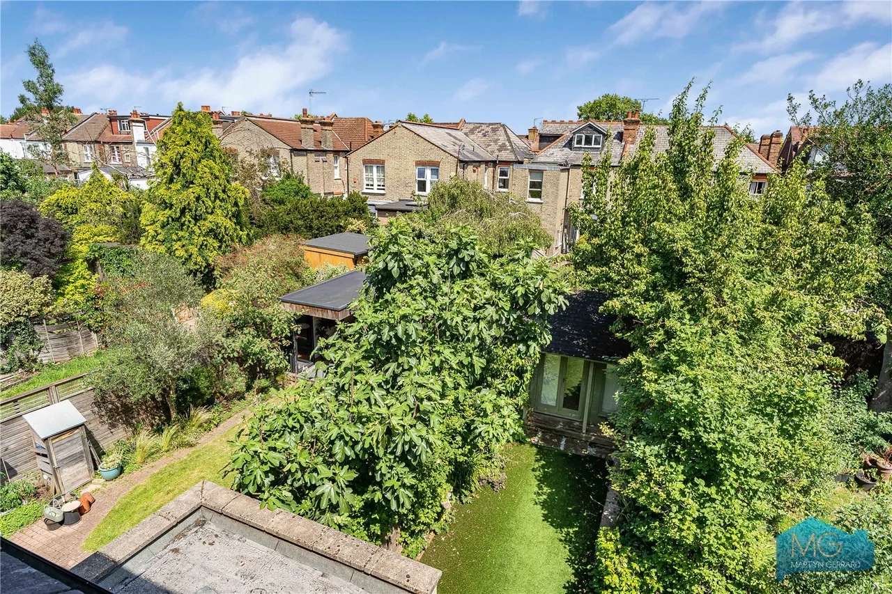 Holdenhurst Avenue, London, N12, photo 16