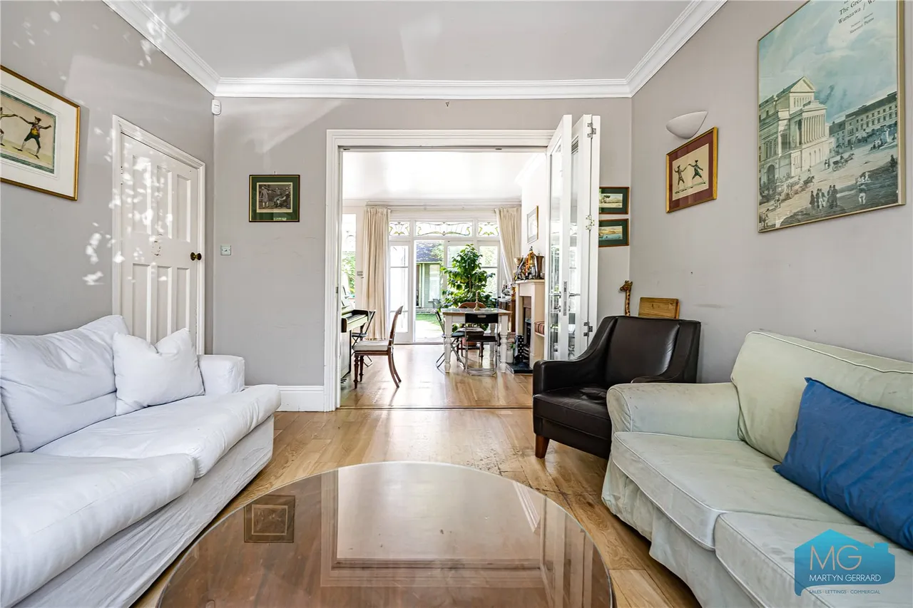 Holdenhurst Avenue, London, N12, photo 23
