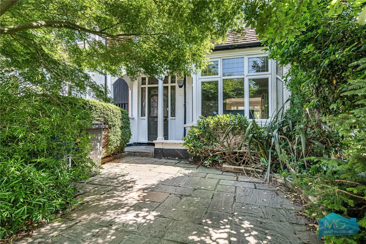 Holdenhurst Avenue, London, N12, photo 17