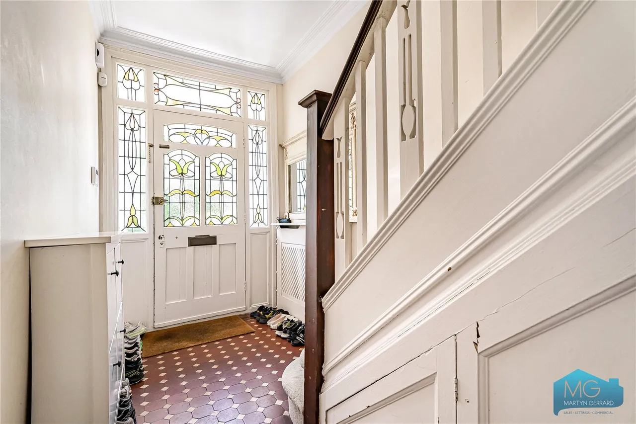 Holdenhurst Avenue, London, N12, photo 9