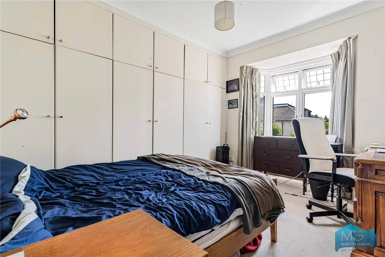 Holdenhurst Avenue, London, N12, photo 11