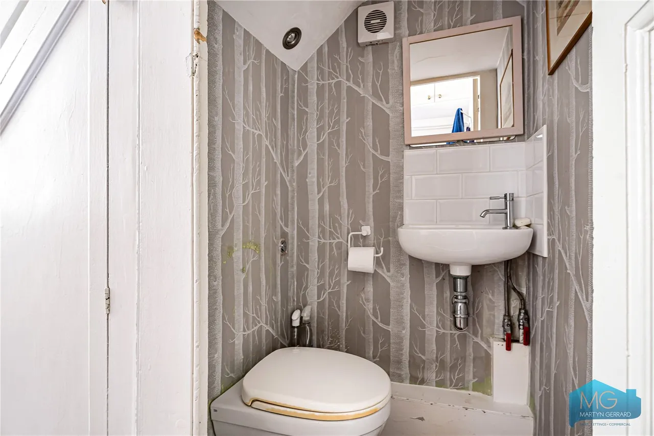 Holdenhurst Avenue, London, N12, photo 10