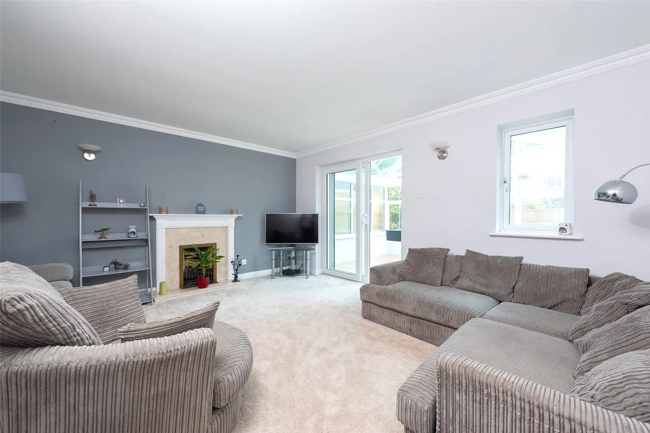 Minehurst Road, Mytchett, Camberley, Surrey, GU16 6JP, photo 6