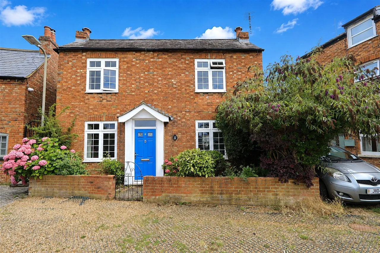 2 bed house for sale, Silver Street, Newport Pagnell