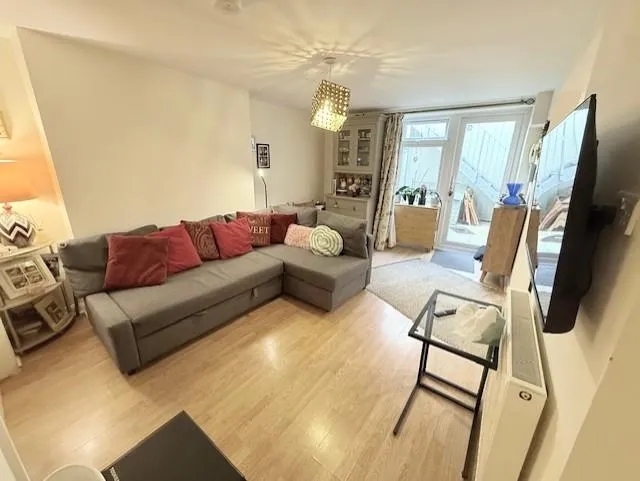 1 bed flat for sale, Grove Road, Eastbourne, BN21