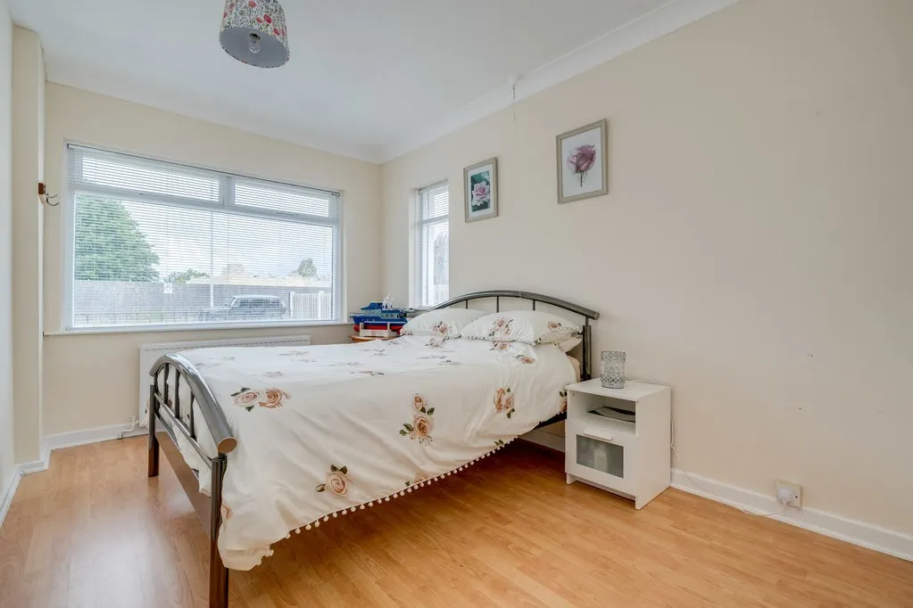 Bradford Road, East Bierley BD4 6PB, photo 8