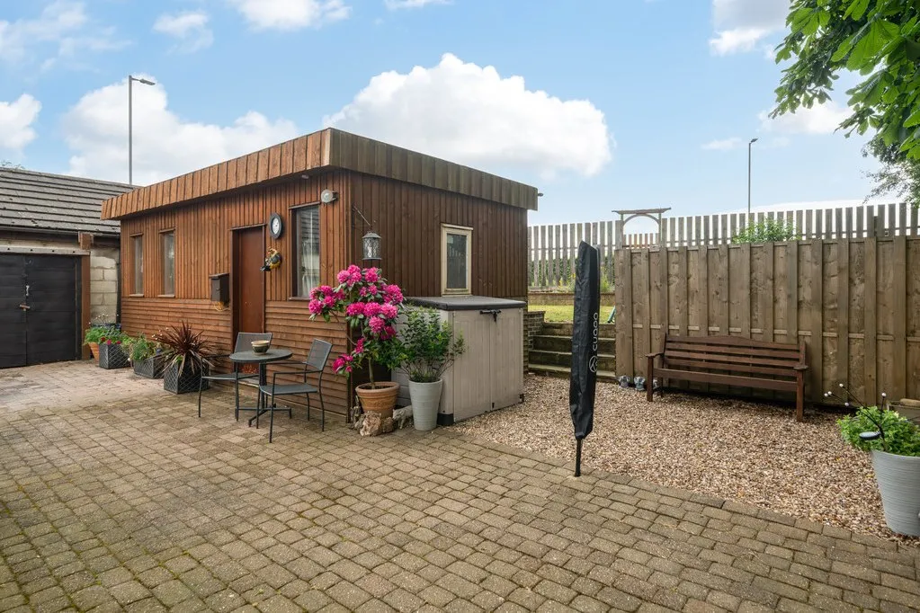 Bradford Road, East Bierley BD4 6PB, photo 14